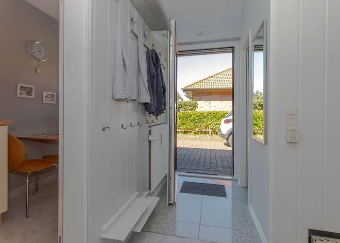 Semesterbostad Luett Huus *