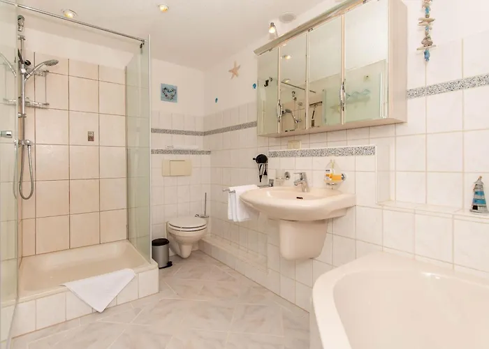 Semesterbostad Luett Huus *